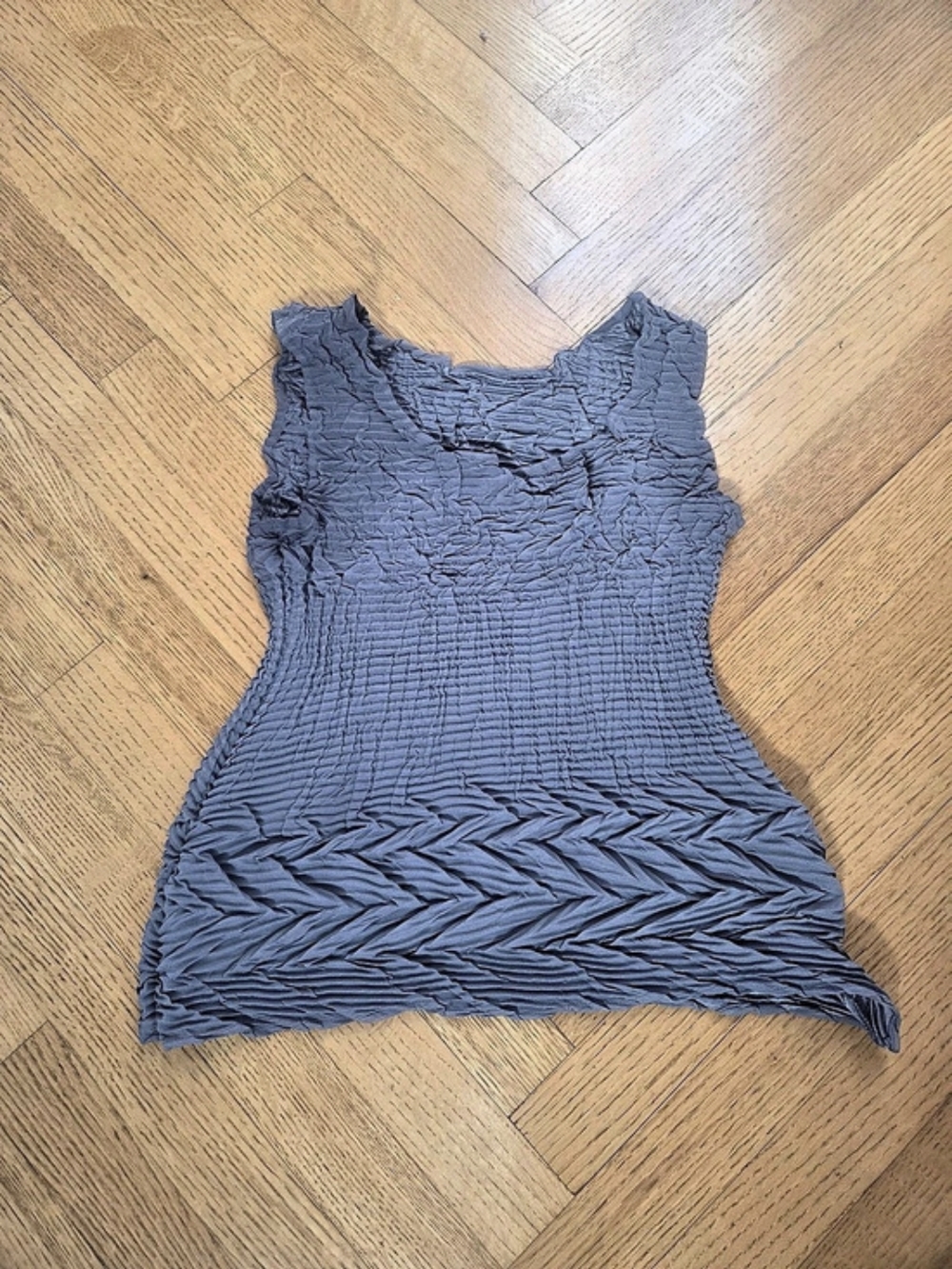 Babette Textured Sleeveless Tank Top in Grey
